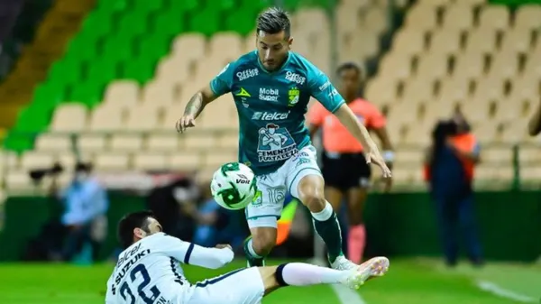Iván Ochoa jugando en la Liga Mx - La Prensa