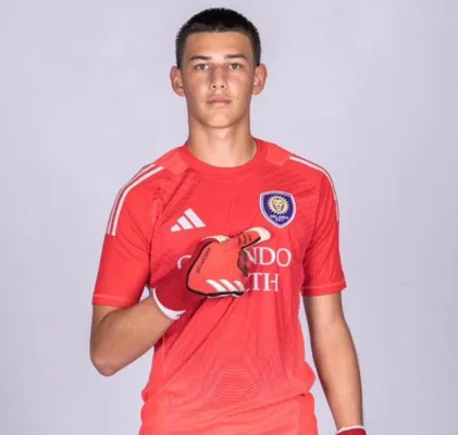 Ethan Ruppert, representante de Guatemala, en su llegada al Orlando City (rrss).