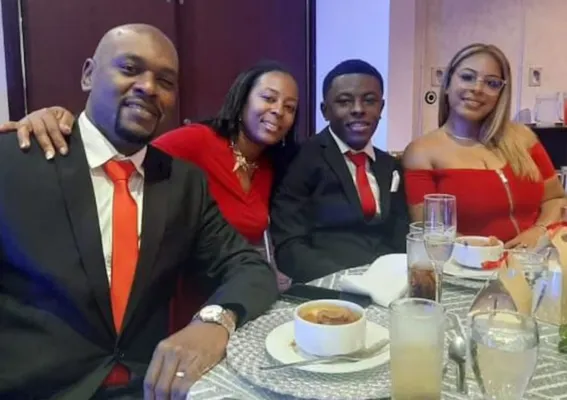 Akheem Wilson junto a su padre Robert, su madre Tracey y su hermana Madeline (La Teja).