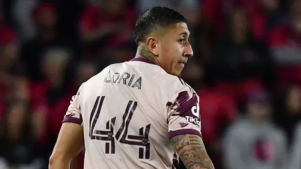 Marvin Loria le da la espalda a Saprissa en este mercado. (
