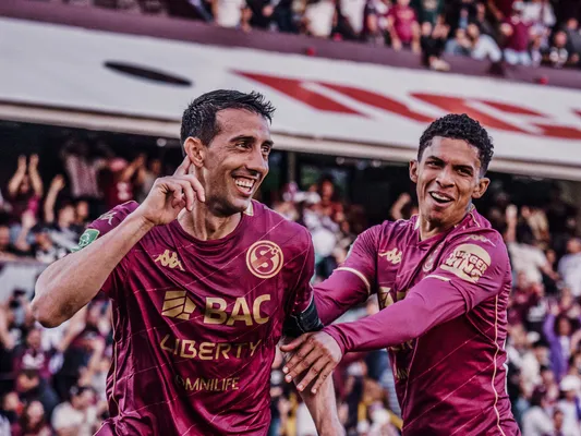 Mariano Torres puede retirarse en diciembre. (Saprissa)