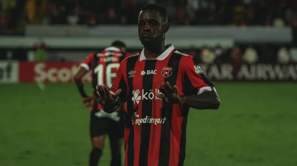 Joel Campbell no continuaría en Alajuelense. (