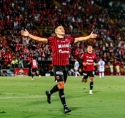 Ronaldo Cisneros vive un gran presente en Alajuela (LDA).