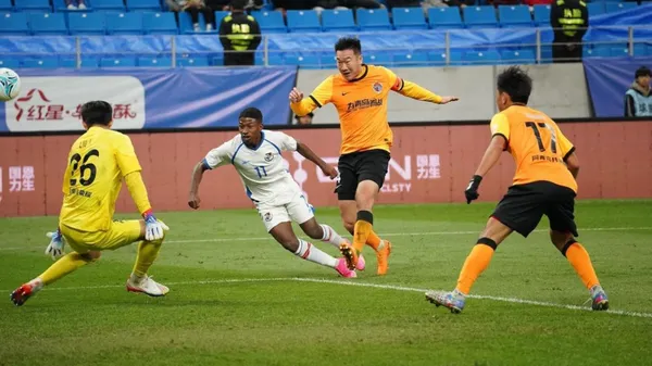 Didier Dawson en la última gira de Panamá en China (Fepafut)