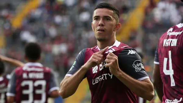 Jefferson Brenes celebra el gol con el que Saprissa venció a Sporting el fin de semana. (