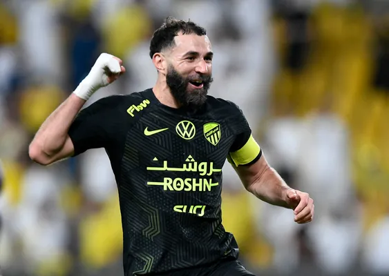 Karim Benzema es capitán y campéon con Al-Ittihad