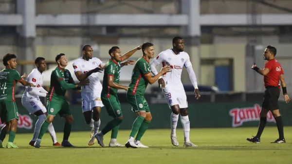 Olimpia le ganó 3-1 a Marathón en el primer capítulo gracias al doblete de Yustin Arboleda y el gol de Michaell Chirinos. Para los visitantes anotó Alexy Vega. (