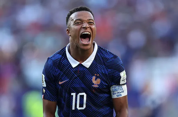 Kylian Mbappé volvió a dar la cara en un momento complicado para Francia (Getty Images).