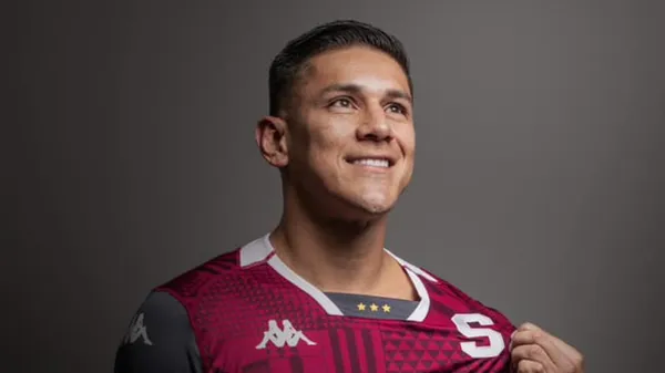 Óscar Duarte seguirá en Saprissa.