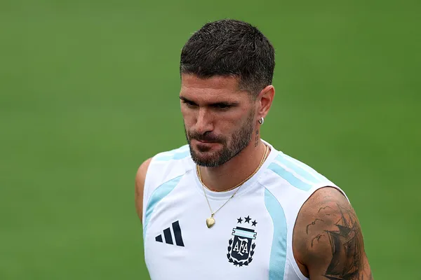 De Paul sale del XI titular de Scaloni (Getty Images).