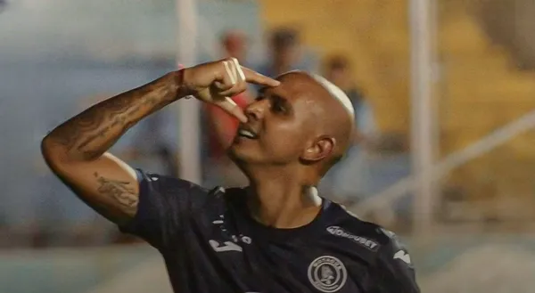Diego Ledesma celebra en honor a su hermano haciendo alusión a su enorme nariz. (