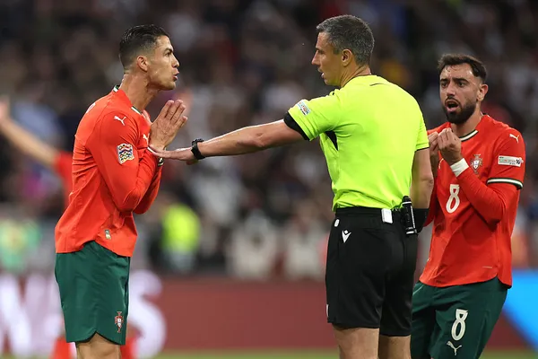  Slavko Vincic está arbitrando Brasil vs. Marruecos (Getty Images).