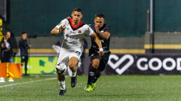 Fernando Piñar disputó 45 minutos contra Sporting en el Ernesto Rohrmoser. (