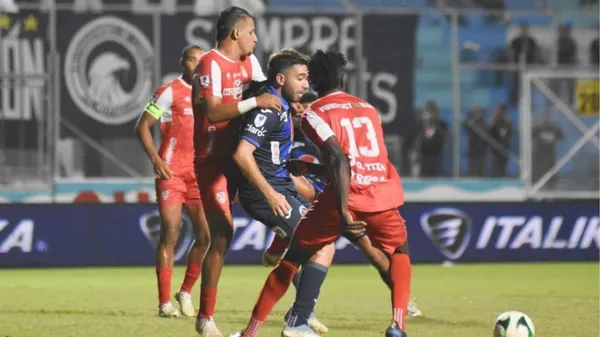 Motagua venció 3-1 a Real Sociedad en el último choque entre ambos con gol de "Colocho" Martínez y un doblete de Carlos Argueta. Para los locales anotó Diego Reyes. (