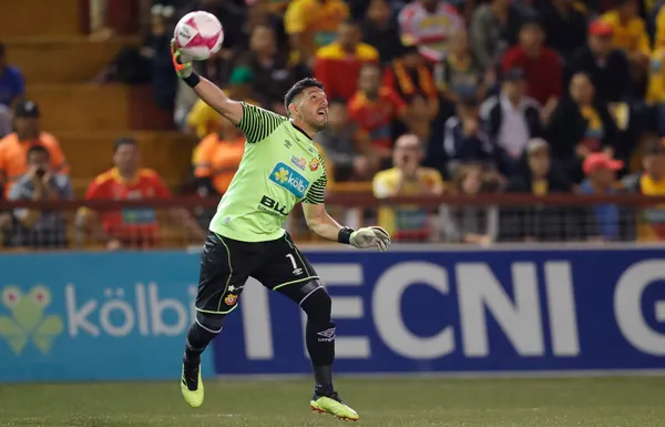 Leo Moreira ganó siete títulos nacionales y una Liga Concacaf con Herediano, donde atajó entre 2009 y 2018. (