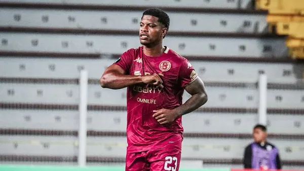 Newton Williams debutó en Saprissa con gol ante Cartaginés y a los pocos minutos se lesionó. (