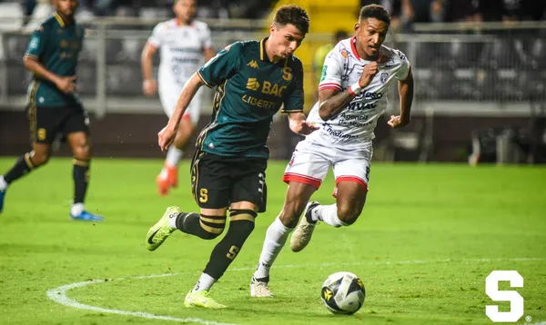 Gino Vivi jugó 90 minutos por segunda vez en este campeonato en la semifinal de vulelta contra San Carlos. (