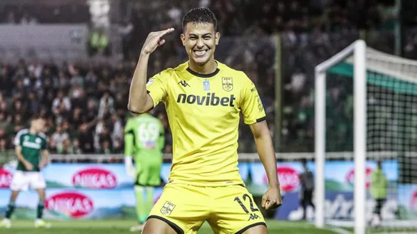 Álvaro Zamora celebra uno de los cuatro goles que marcó desde su llegada al Aris en 2023. (