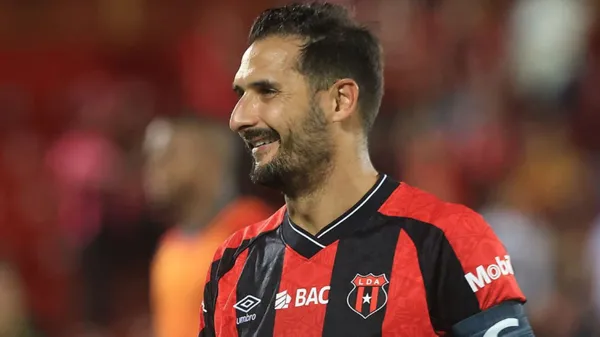 En Alajuelense quieren seguir contando con Celso Borges. (