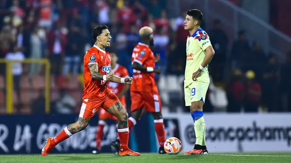 Byron Bonilla, celebrando en la memorable victoria sobre el América de México. (