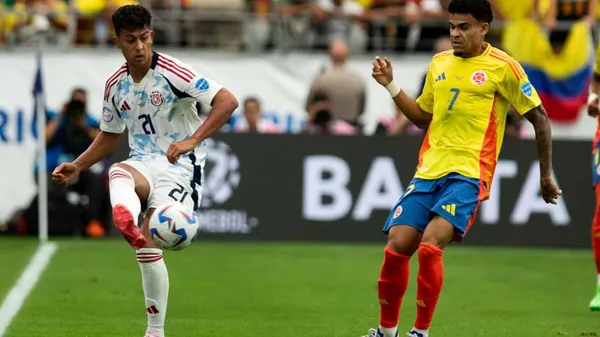 Álvaro Zamora en acción frente a Colombia. (