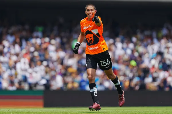 Rodrigo Parra, el portero más joven en debutar con el uniforme de Pumas.