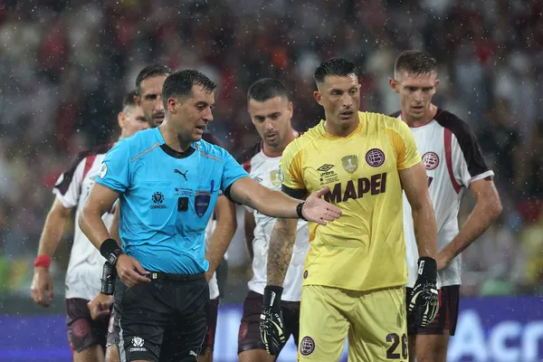 Tejera dirigió la final de la Recopa Sudamericana entre Lanús y Flamengo en febrero de este 2026.