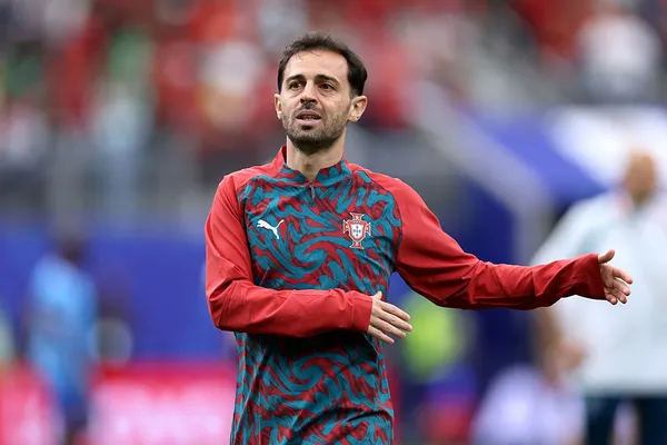 El nuevo refuerzo de Real Madrid espera su oportunidad en el banco de suplentes (Getty Images).
