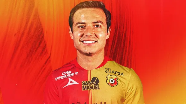 Erick Torres con Herediano