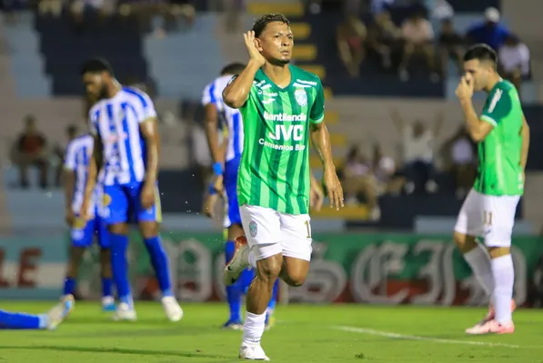 Alexy Vega sigue demostrando por qué es el jugador más decisivo de Honduras. (