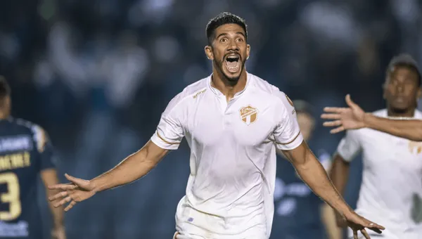 Gerardo Gordillo con Comunicaciones