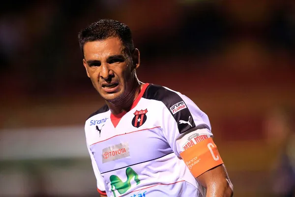 Umaña no hizo pie en Alajuelense. (La Nación)