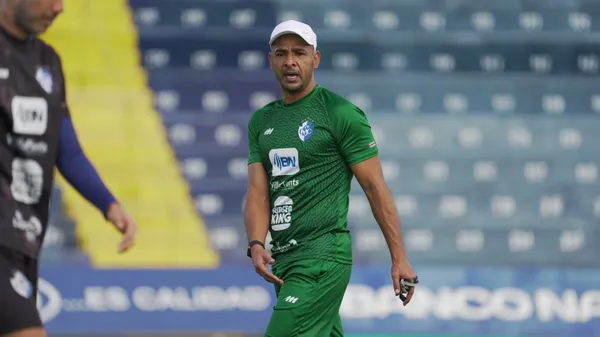 Michael Umaña se suma al cuerpo técnico de Greivin Mora. (