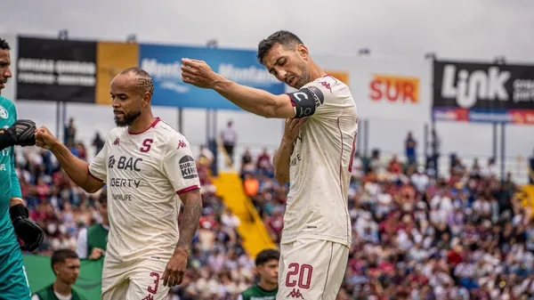 Mariano Torres no ocultó su bronca luego de la dura caída en casa de Cartaginés. (