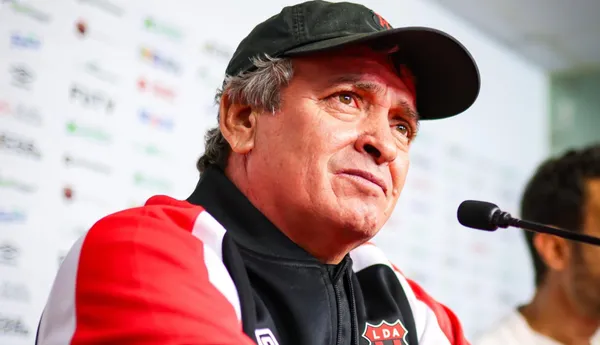 El Machillo Ramírez tiene muchos frentes abiertos en Alajuelense y el Mundial de Clubes es uno de ellos.