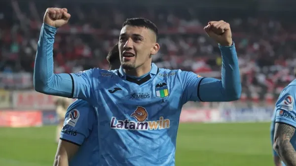 Arnaldo Castillo, celebrando uno de los goles que hizo en O'Higgins. (