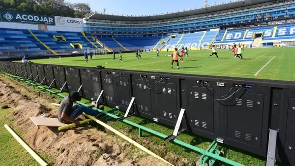 Terminan los preparativos en el Estadio Cuscatlán. (