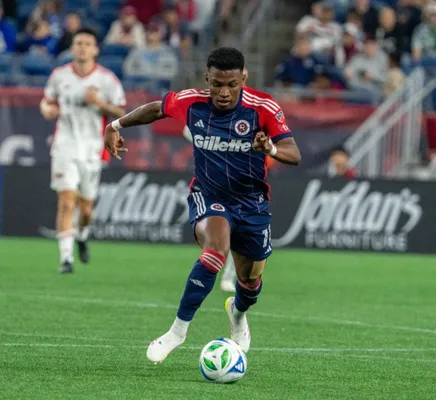 Luis Díaz tuvo un gris paso por New England Revolution y Liberia está decidido a apostar por él. (