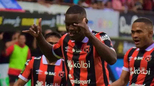 Joel Campbell con Alajuelense 