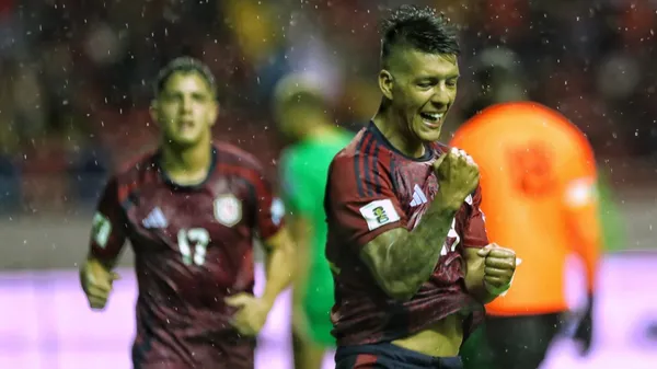 Orlando Galo clebra tras anotarle dos goles a San Cristóbal y Nieves por eliminatorias. (