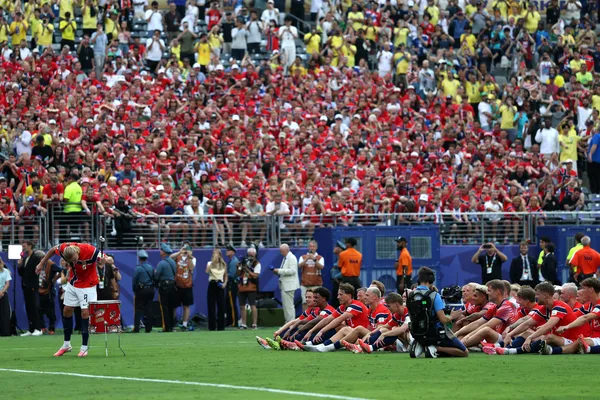 Haaland golpea el tambor y encabeza el Viking Row.
