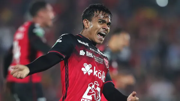 Aaron Suárez podría irse cedido en este mercado.