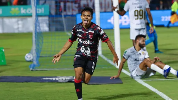 Aarón Suárez anotó el gol manudo ante Herediano pero al final el gol no les alcanzó para una victoria (LDA)