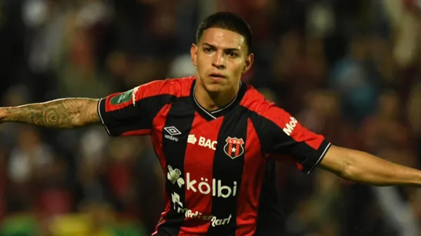 Alejandro Bran le costó una fortuna a Alajuelense.