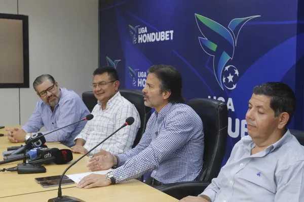 Benjamín Romero en su presentación junto a Rubén Herrera, Roque Pascua y Julio Gutiérrez. (