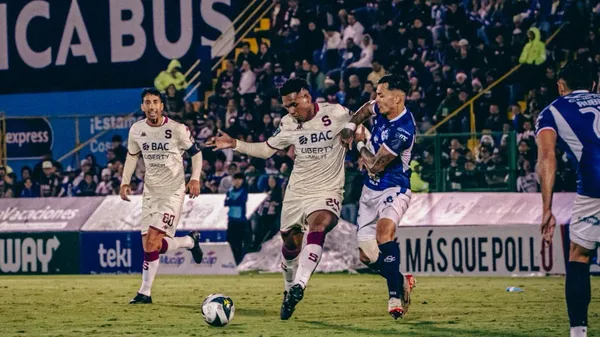 Con el gol en contra de Jesús Rubio y otro de Kendall Waston, Saprissa le ganó 2-1 a Cartaginés en la ida. (