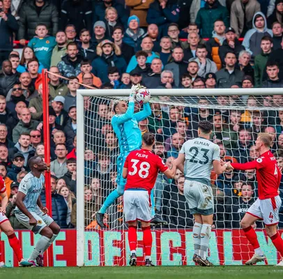 A pesar de las buenas actuaciones de Keylor Navas, cu club no logra salir del sótano de la tabla de posiciones (Keylor Navas, Facebook)