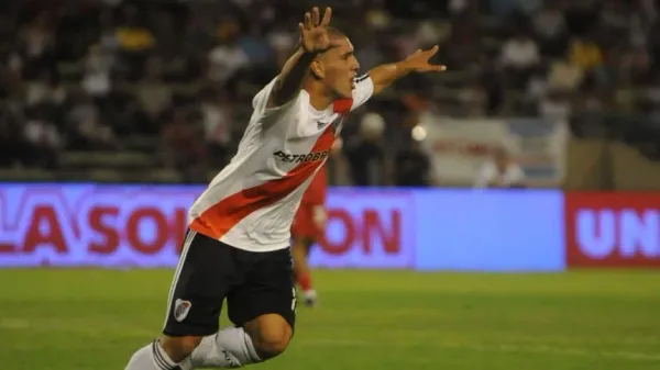 Gustavo Fernández brilló en un torneo de verano con River Plate, pero nunca logró consolidarse (Instagram).