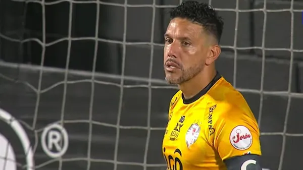 Leonel Moreira está en órbita de Saprissa.