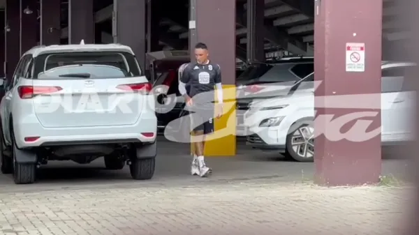 Navas viene de entrenar con Saprissa, protagonizando una postal que enloqueció a los Morados. (